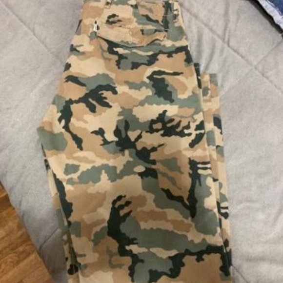 Levi Stauss Camo Pants - Picture 3 of 8